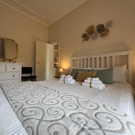 La Torre Saracena - With Services & Free Parking Apartmán *