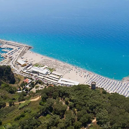 La Torre Saracena - With Services & Free Parking 公寓
